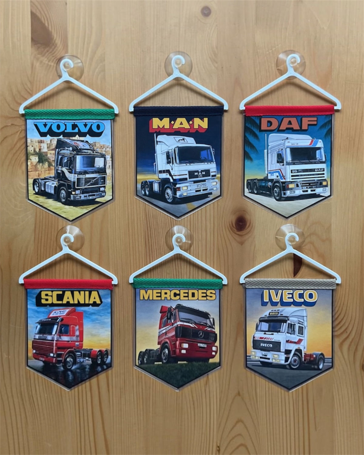 LKW Wimpel mit Halterung und Saugnapf passend für DAF Trucker Oldschool Deko Flagge Fahne Auto Banner