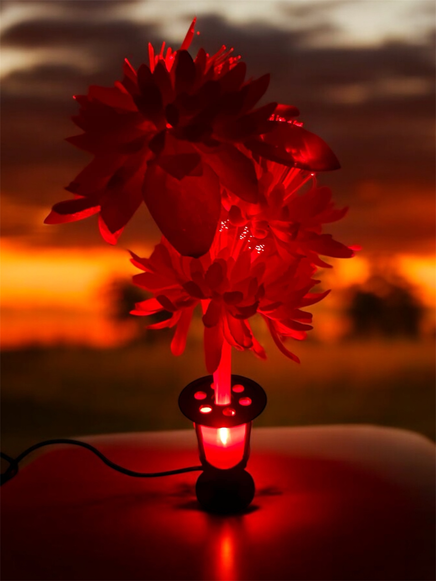 TRUCK DUCK® LED Blume Oldschool Blumenvase rot beleuchtet 12V 24V Innenraum Dekoration Glasfaserleuchte für LKW KFZ Auto Bus Transporter Wohnwagen Caravan Cockpit